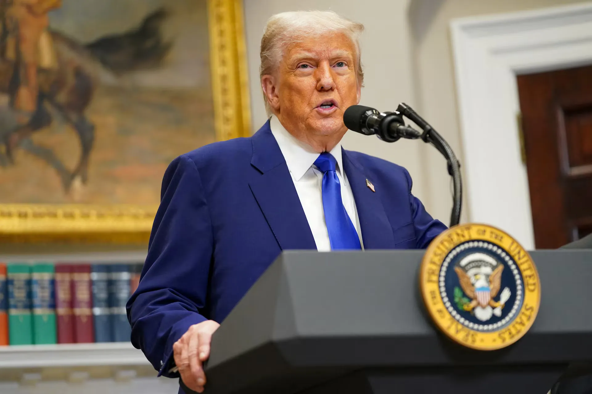 Президент США Дональд Трамп виступає під час прес-конференції в Рузвельт-румі в Білому домі у Вашингтоні, округ Колумбія, США, 12 травня 2025 року.